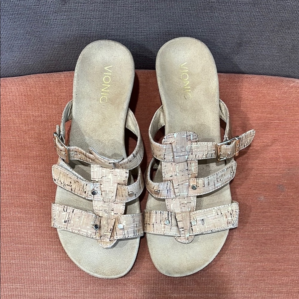 Vionic Radia Slip on Cork Wedge Sandals in
Tan Adjustable size US9